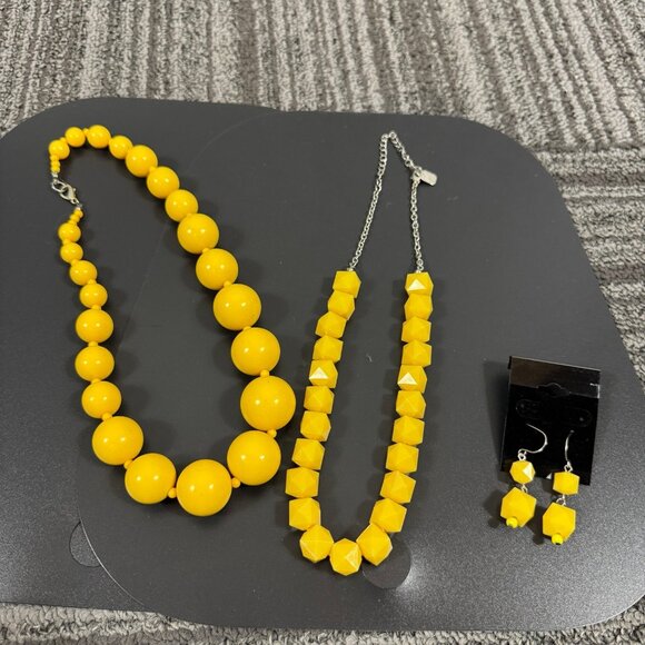 Lot of 3: yellow acrylic beaded necklaces and earrings. - Picture 1 of 8
